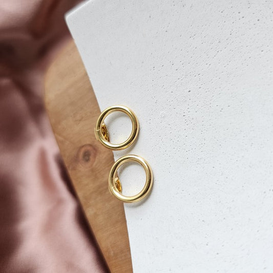 Luxe Gold Oriana Studs - Medium